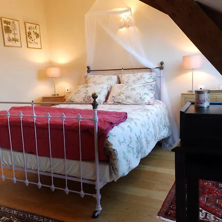 Bed & Breakfast D'hotes Logis De L'etang De L'aune 4*
